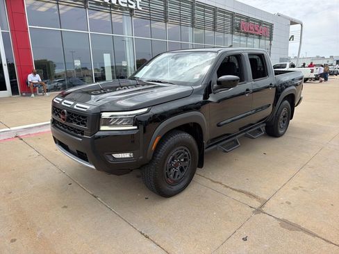Used 2025 Nissan Frontier PRO-4X AWD/4WD image 1