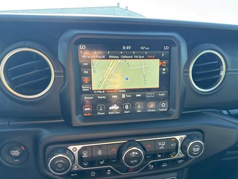 Used 2020 Jeep Gladiator Overland AWD/4WD image 11