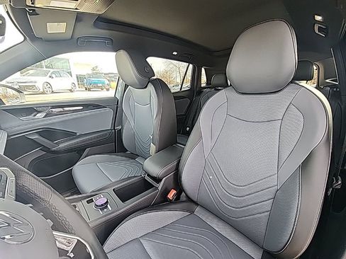 New 2026 Volkswagen Tiguan SE R-Line image 11