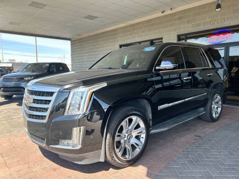 Used 2017 Cadillac Escalade Luxury AWD/4WD image 24