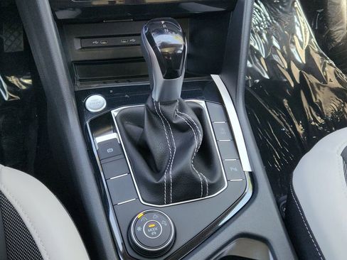 New 2025 Volkswagen Taos SE image 18