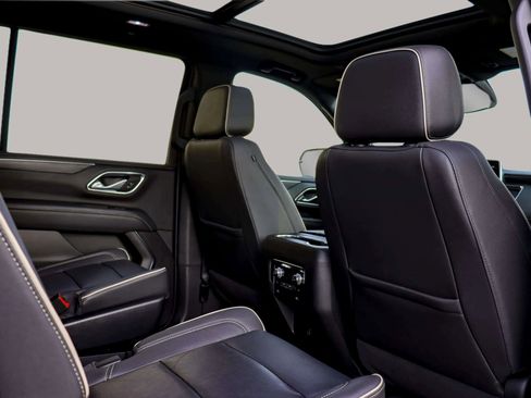 Used 2022 GMC Yukon XL SLT w/ SLT Premium Package image 34