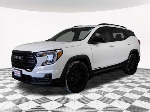 Used 2023 GMC Terrain SLE w/ Driver Convenience Package image 10