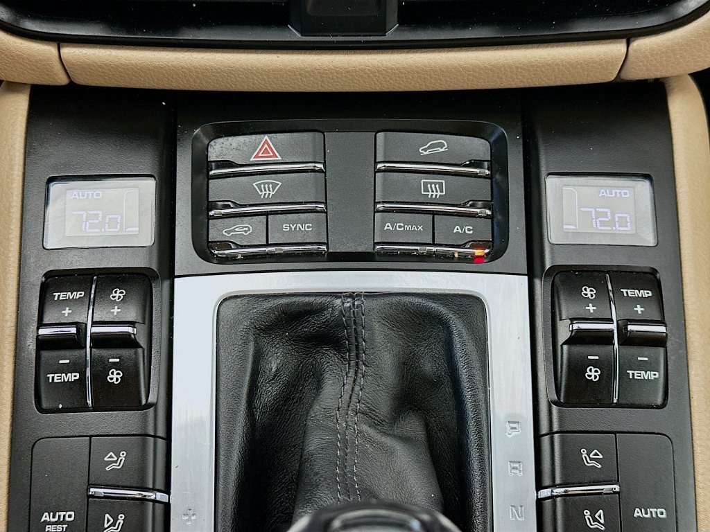 Used 2020 Porsche Macan AWD/4WD image 18