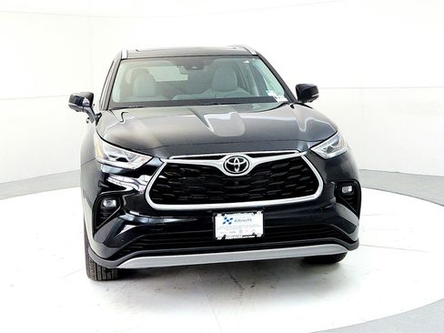 New 2026 Toyota Highlander Platinum image 8