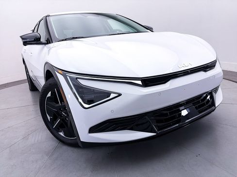 Used 2025 Kia EV6 Wind RWD image 8