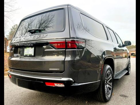 Used 2024 Jeep Wagoneer L Series II w/ Flexible Seating Group image 13