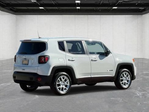 Certified 2023 Jeep Renegade Latitude AWD/4WD image 5