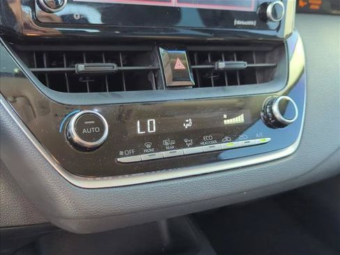 Used 2021 Toyota Corolla LE FWD image 18