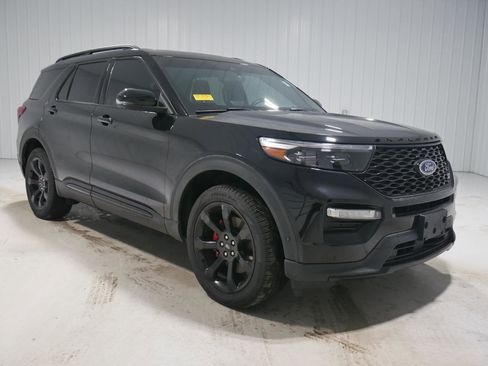 Used 2022 Ford Explorer ST w/ Equipment Group 401A image 3