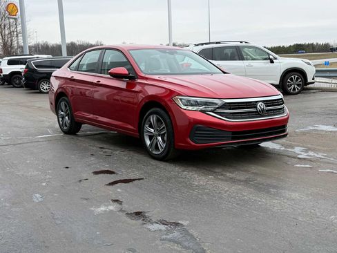 Certified 2023 Volkswagen Jetta SE FWD image 3