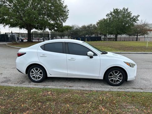 Used 2017 Toyota Yaris iA image 6