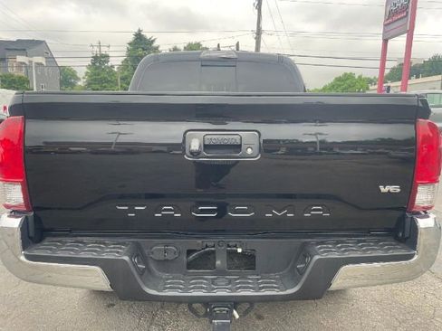 Used 2017 Toyota Tacoma TRD Off-Road w/ Tow Package (A/T) image 8