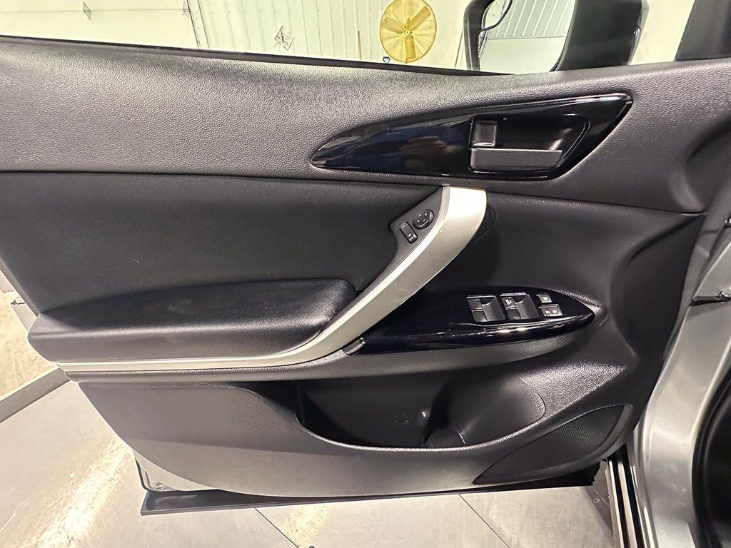 Used 2024 Mitsubishi Eclipse Cross AWD image 19