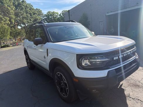 Used 2025 Ford Bronco Sport Outer Banks w/ Outer Banks Tech Package+ AWD/4WD image 3