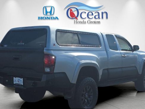 Used 2022 Toyota Tacoma SR5 AWD/4WD image 3