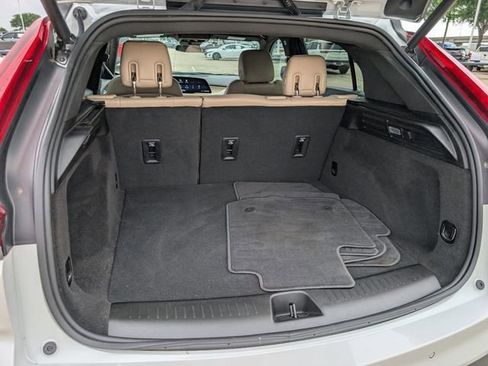 Used 2024 Cadillac XT4 Luxury w/ Cold Weather Package FWD image 27