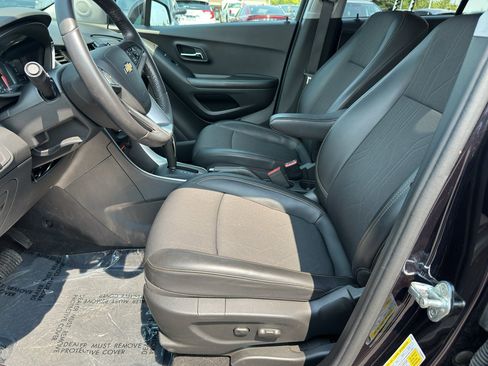 Used 2022 Chevrolet Trax LT w/ Driver Confidence Package AWD/4WD image 12