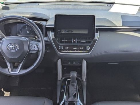Used 2025 Toyota Corolla Cross XLE FWD image 16