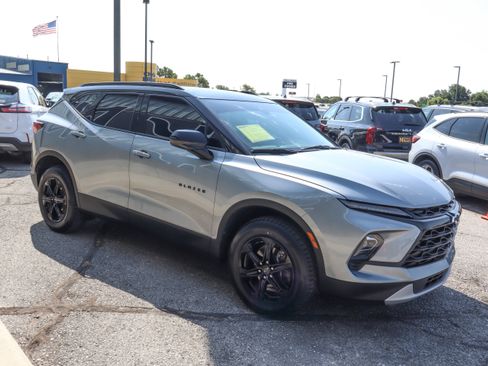 Used 2024 Chevrolet Blazer LT w/ Midnight/Sport Edition FWD image 3