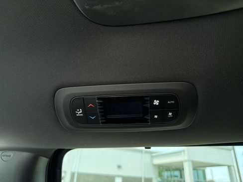 New 2027 Chrysler Pacifica Select FWD image 18