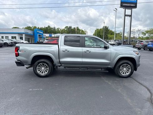 Used 2023 Chevrolet Colorado LT w/ LT Convenience Package II AWD/4WD image 11