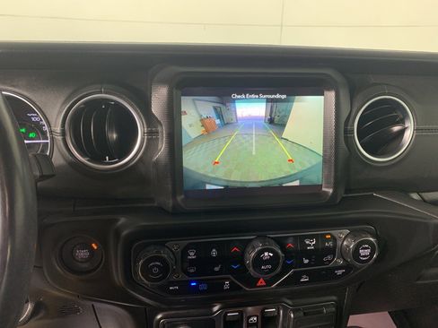 Used 2022 Jeep Wrangler Unlimited Sahara w/ Cold Weather Group image 27