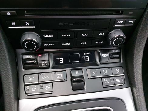 Used 2018 Porsche 718 Boxster image 19