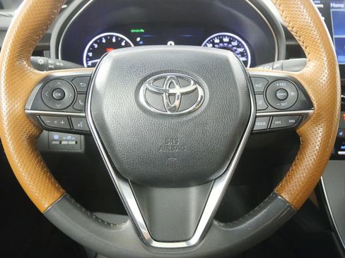 Used 2019 Toyota Avalon Limited image 21
