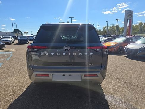 New 2025 Nissan Pathfinder SL image 7