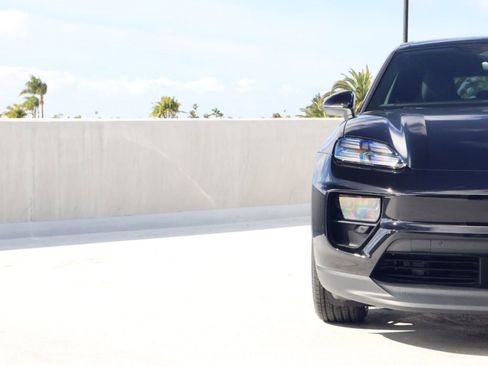 New 2026 Porsche Macan Electric RWD image 12