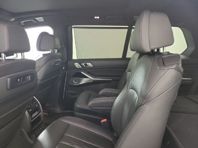 Used 2021 BMW X7 M50i w/ Executive Package AWD/4WD image 13