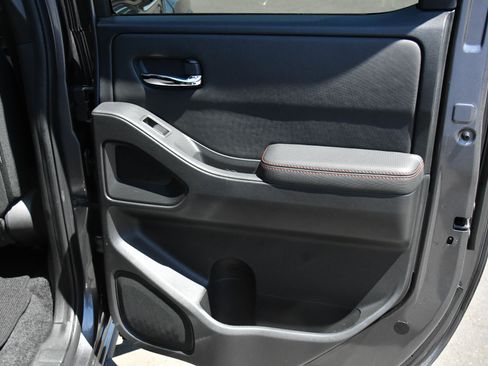 Used 2022 Nissan Frontier Pro-X RWD image 41
