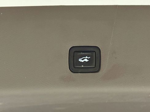 Used 2020 Chevrolet Traverse LT w/ LT Premium Package image 21