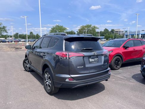 Used 2018 Toyota RAV4 LE FWD image 5