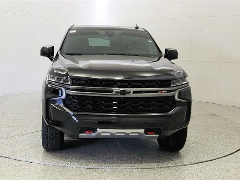 Used 2022 Chevrolet Suburban Z71 w/ Luxury Package AWD/4WD image 2