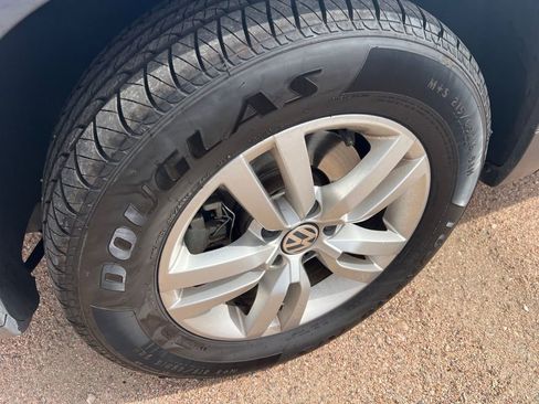 Used 2014 Volkswagen Tiguan S image 9