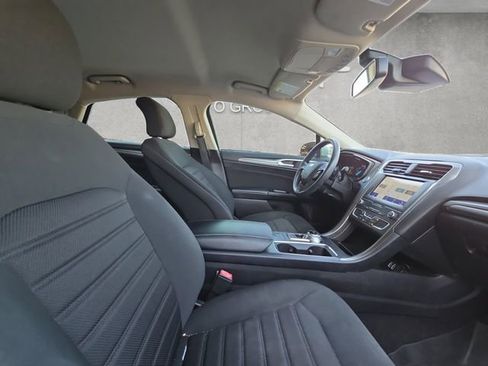 Used 2019 Ford Fusion SE image 24