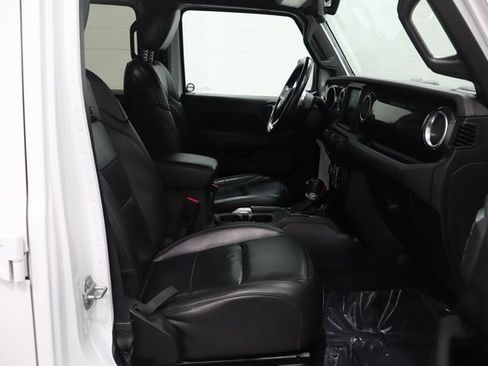 Used 2020 Jeep Wrangler Unlimited Sahara image 14
