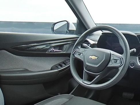 Used 2025 Chevrolet TrailBlazer LT w/ Driver Confidence Package AWD/4WD image 18
