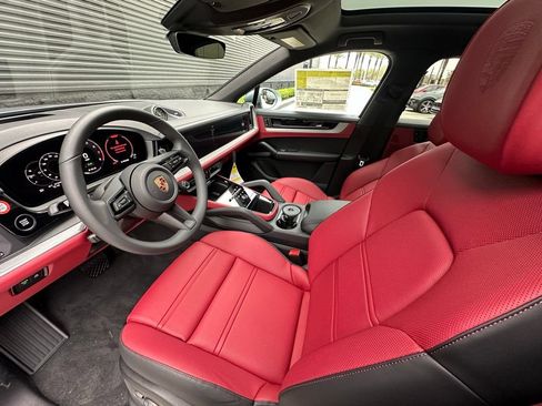 Used 2026 Porsche Cayenne E-Hybrid Coupe AWD/4WD image 4