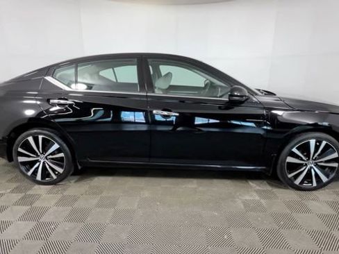 Used 2021 Nissan Altima 2.5 Platinum AWD/4WD image 3