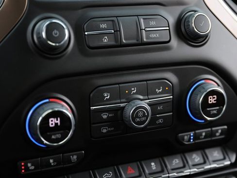 Used 2022 Chevrolet Silverado 2500 High Country w/ Z71 Off-Road Package image 32