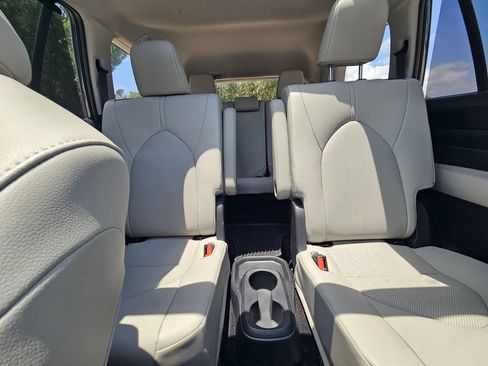 Used 2024 Toyota Grand Highlander XLE FWD image 29