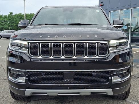 Used 2022 Jeep Wagoneer Series II w/ Premium Group I AWD/4WD image 2