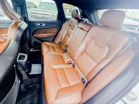 Used 2024 Volvo XC60 T8 Plus w/ Climate Package image 33