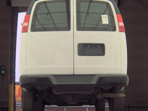 Used 2018 Chevrolet Express 2500 w/ Driver Convenience Package RWD image 6
