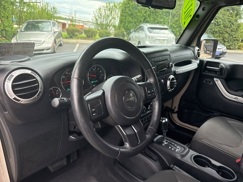 Used 2017 Jeep Wrangler Sahara w/ Trailer Tow Group AWD/4WD image 21