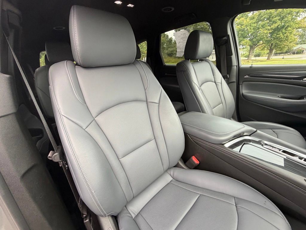Used 2024 Buick Enclave Essence AWD/4WD image 39