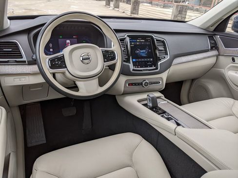 Certified 2025 Volvo XC90 T8 Plus w/ Protection Package Premier image 12